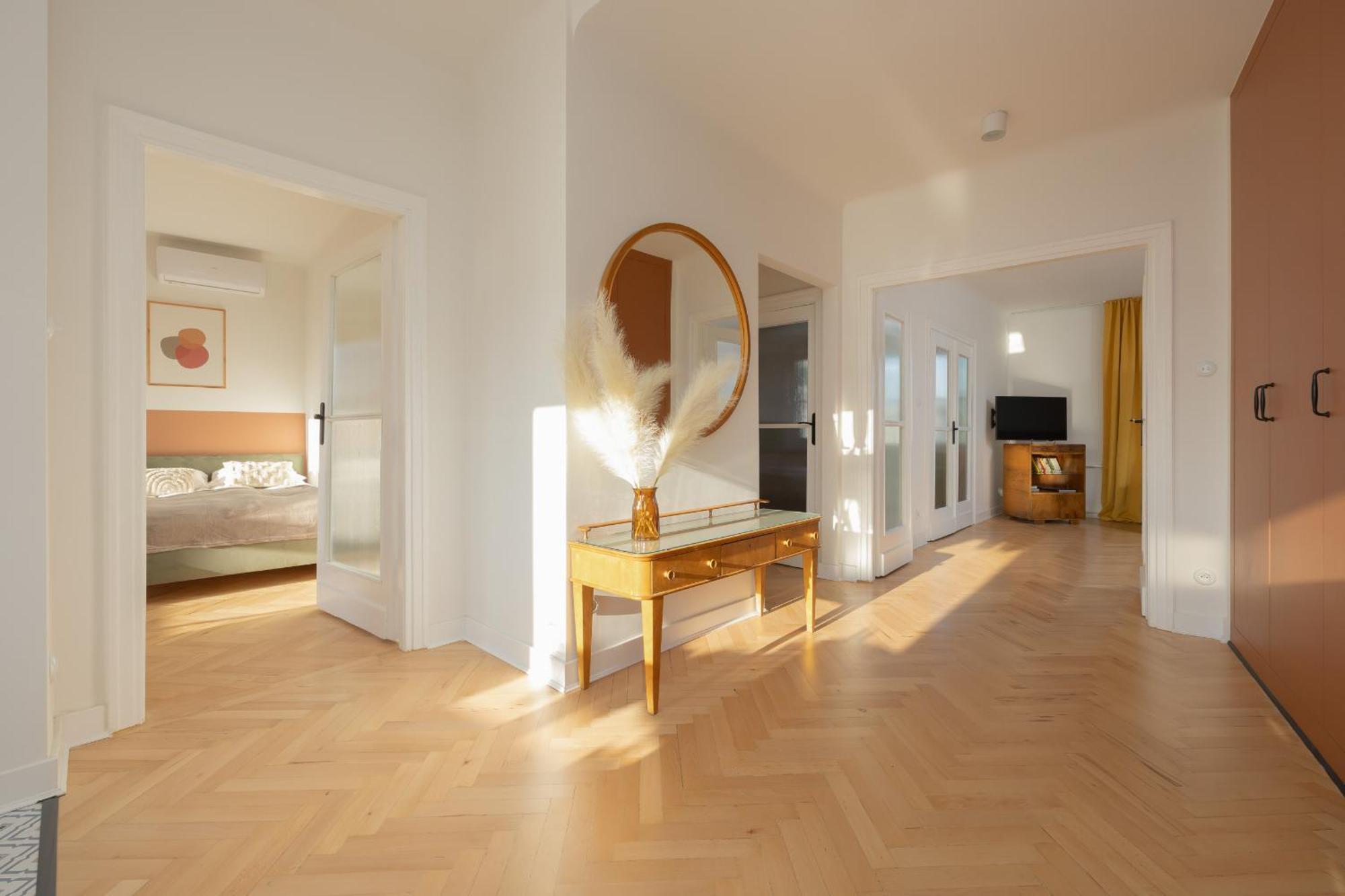 Apartment For 6 People Near Royal Baths Park By Renters Prestige Varsó Kültér fotó